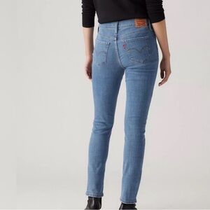 Levi’s Light Wash Mid Rise 311 Shaping Skinny Jeans 24